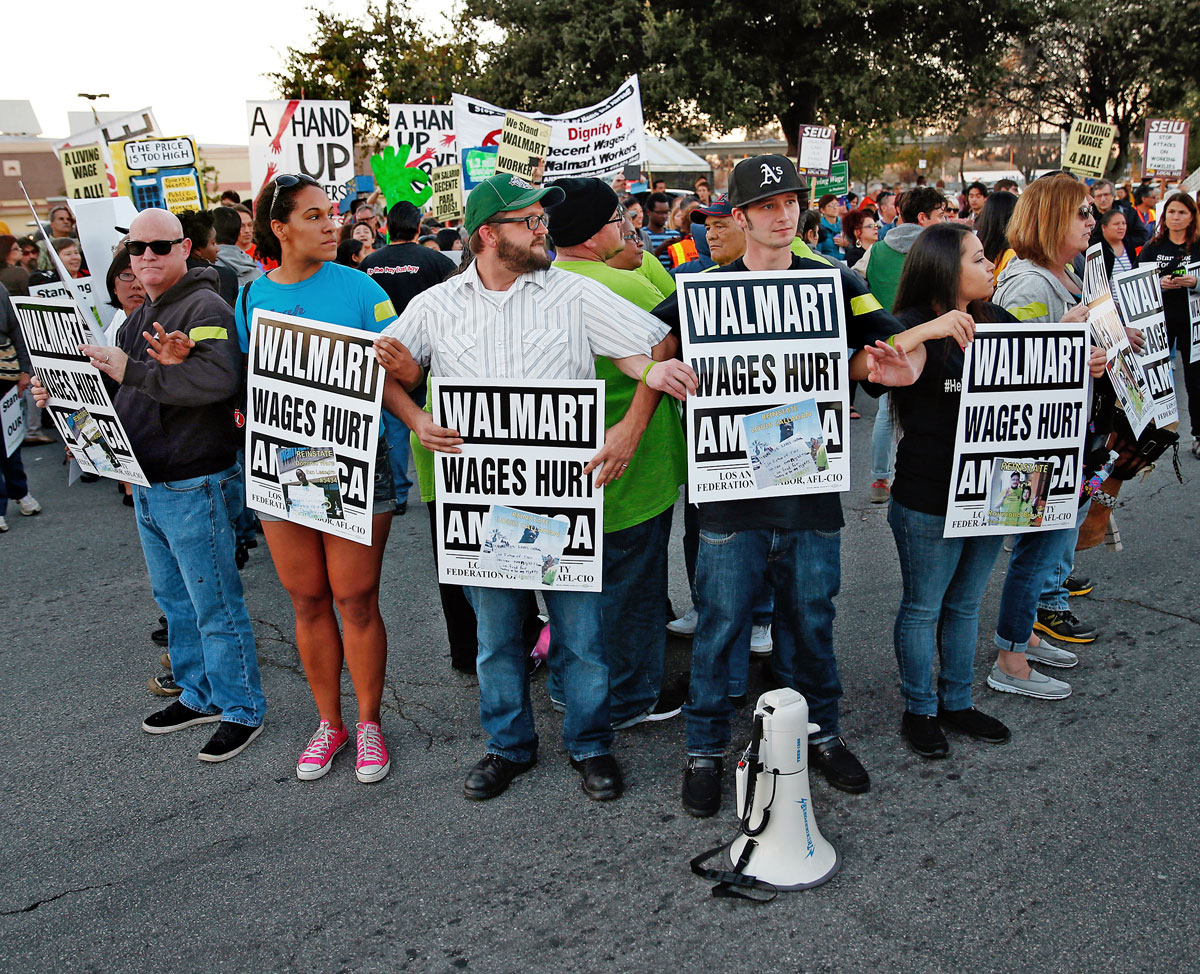 Tüntetés a fájóan keveset fizető Walmart áruházlánc ellen