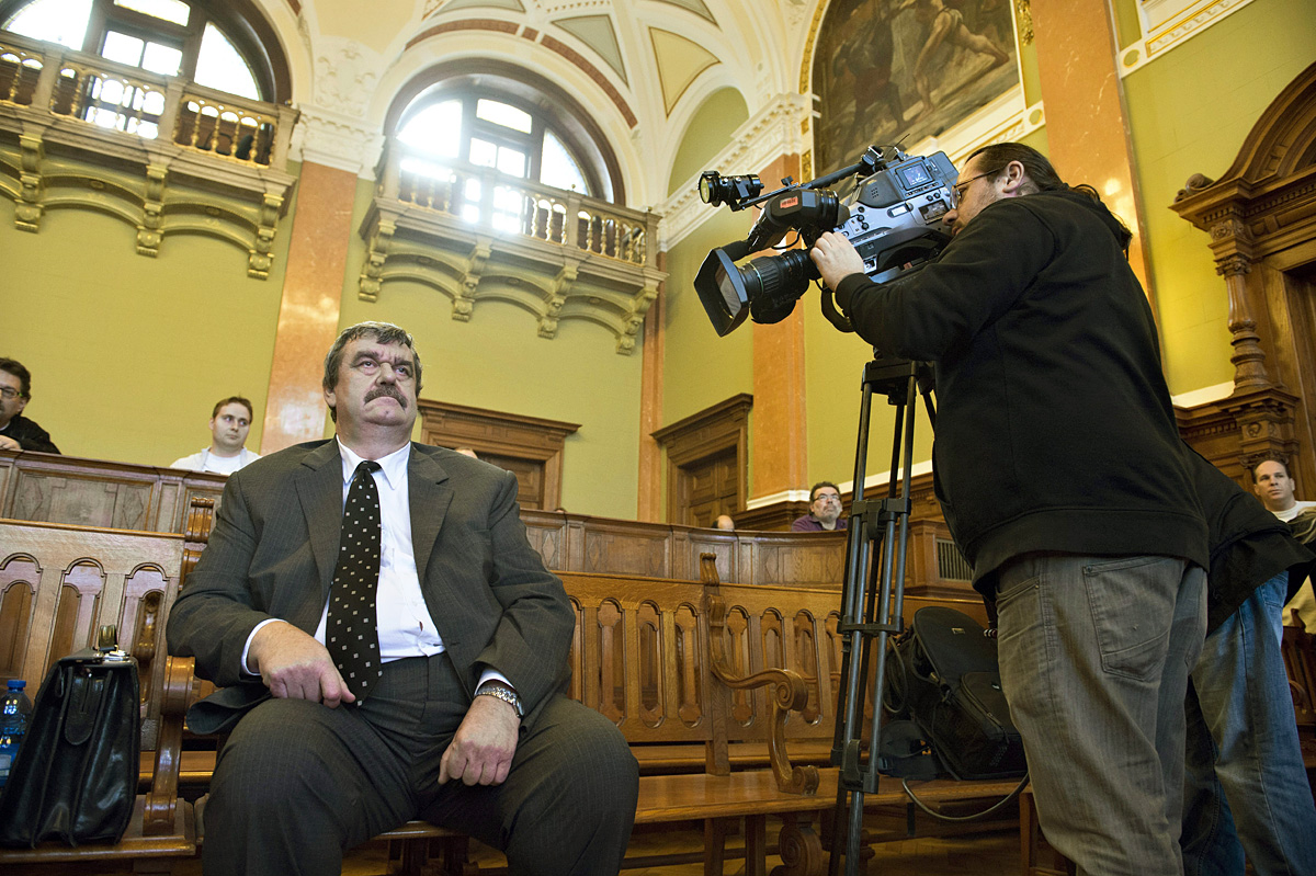 Wieszt János volt szocialista politikus az ellen folyó büntetőper tárgyalásán a Fővárosi Törvényszéken 2014. január 13-án
