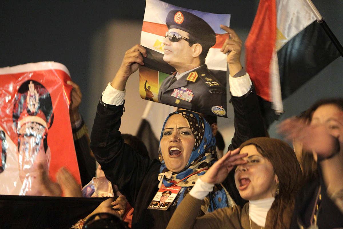 Ünnerp szombaton Szisz arcképével a Tahrír téren. A nép úgy akarja