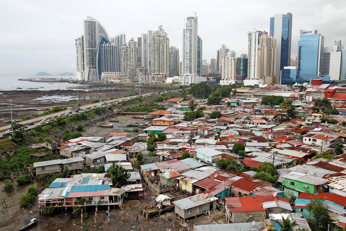 A nyomornegyed és az üzleti negyed Panamavárosban