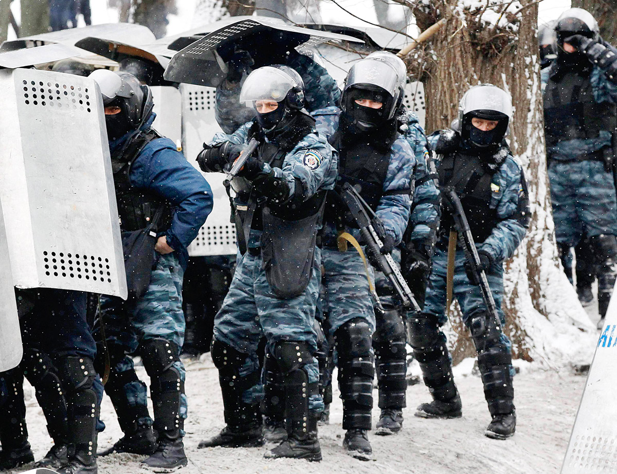 Rohamrendőrök Kijev belvárosában