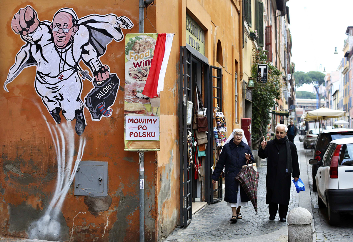 Ferenc pápa Supermanként a római graffitin