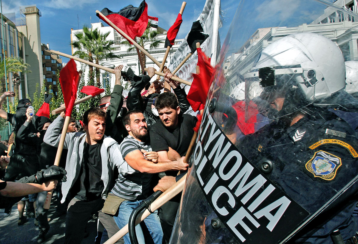 A megszorítások ellen tüntetnek Athénban