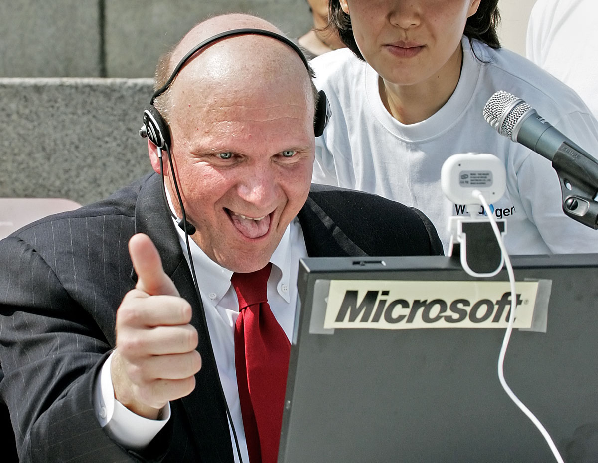 A Microsoft-vezér Steve Ballmer egy dél-koreai útján – lassan búcsúzik, de van minek örülnie