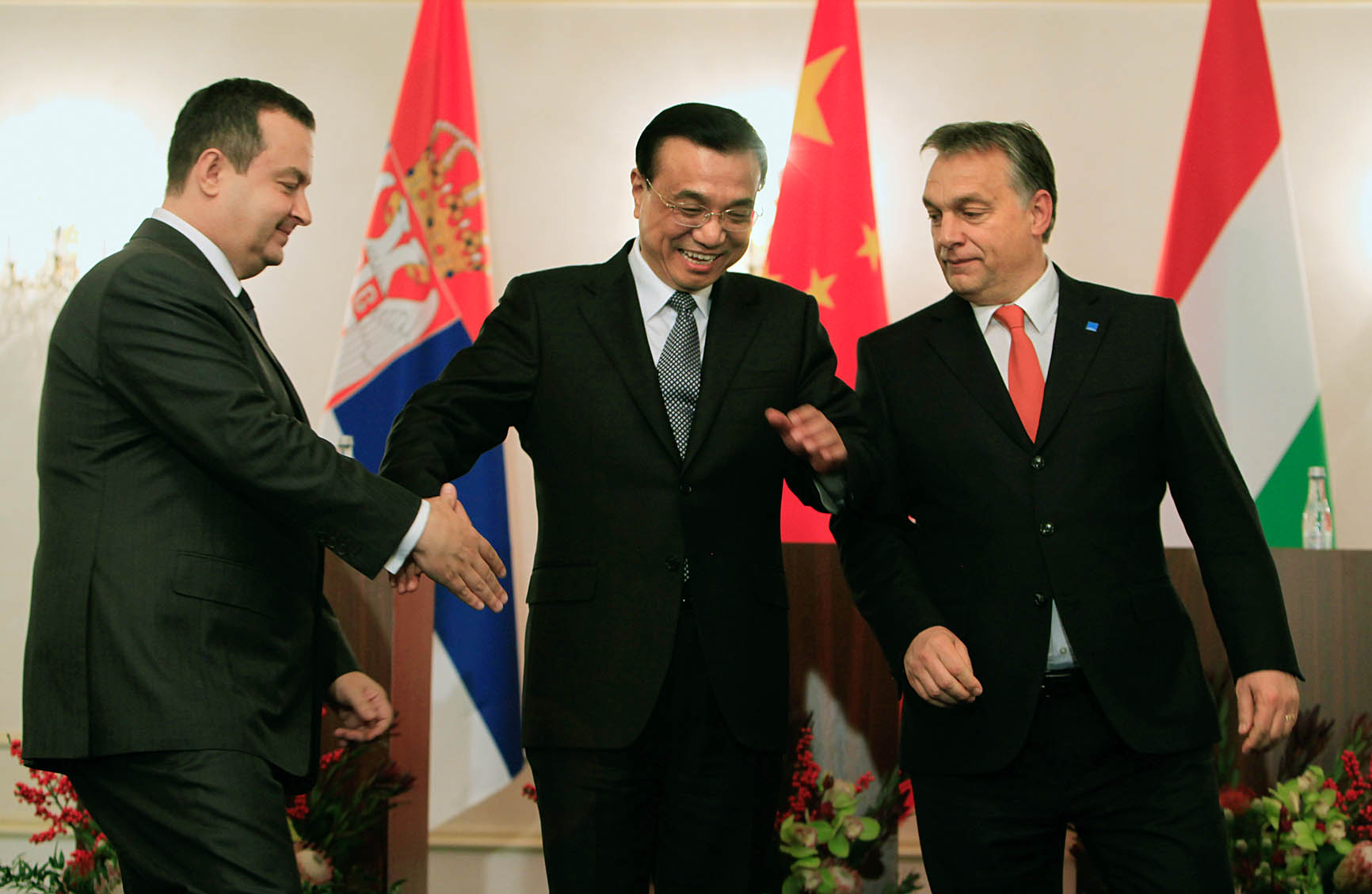 Ivica Dacsics szerb, Li Keqiang kínai és Orbán Viktor kormányfő tavaly Bukarestben. Táncba viszik egymást?