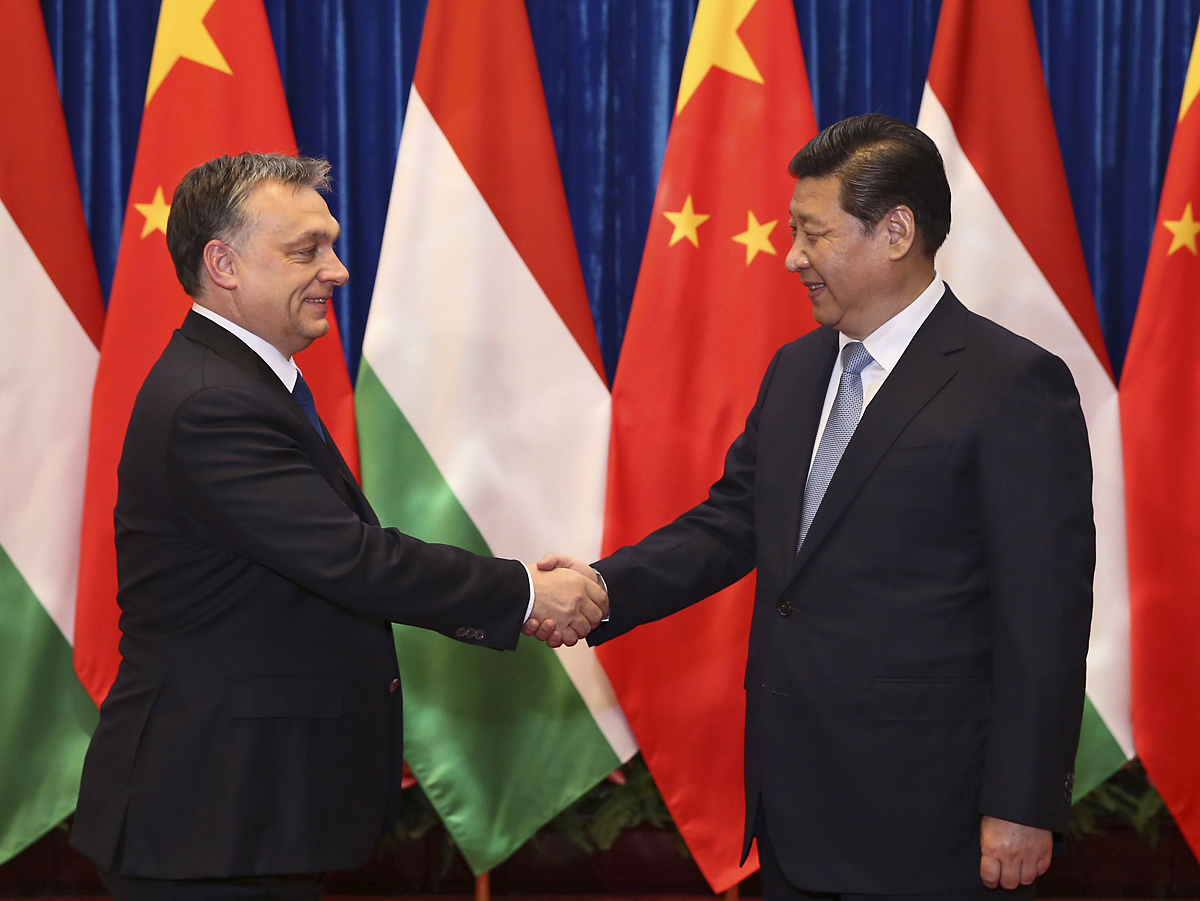 Orbán Viktort csütörtökön fogadta Hszi Csin-ping (Xi Jinping) kínai elnök-pártfőtitkár a pekingi Nagy Népi Csarnokban. 