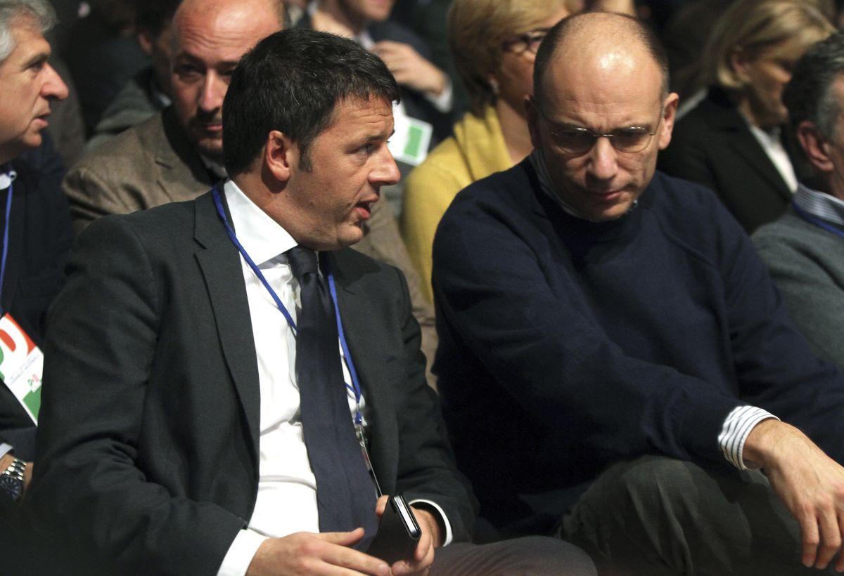 Pártban marad: Matteo Renzi (balra) érkezik Enrico Letta helyére