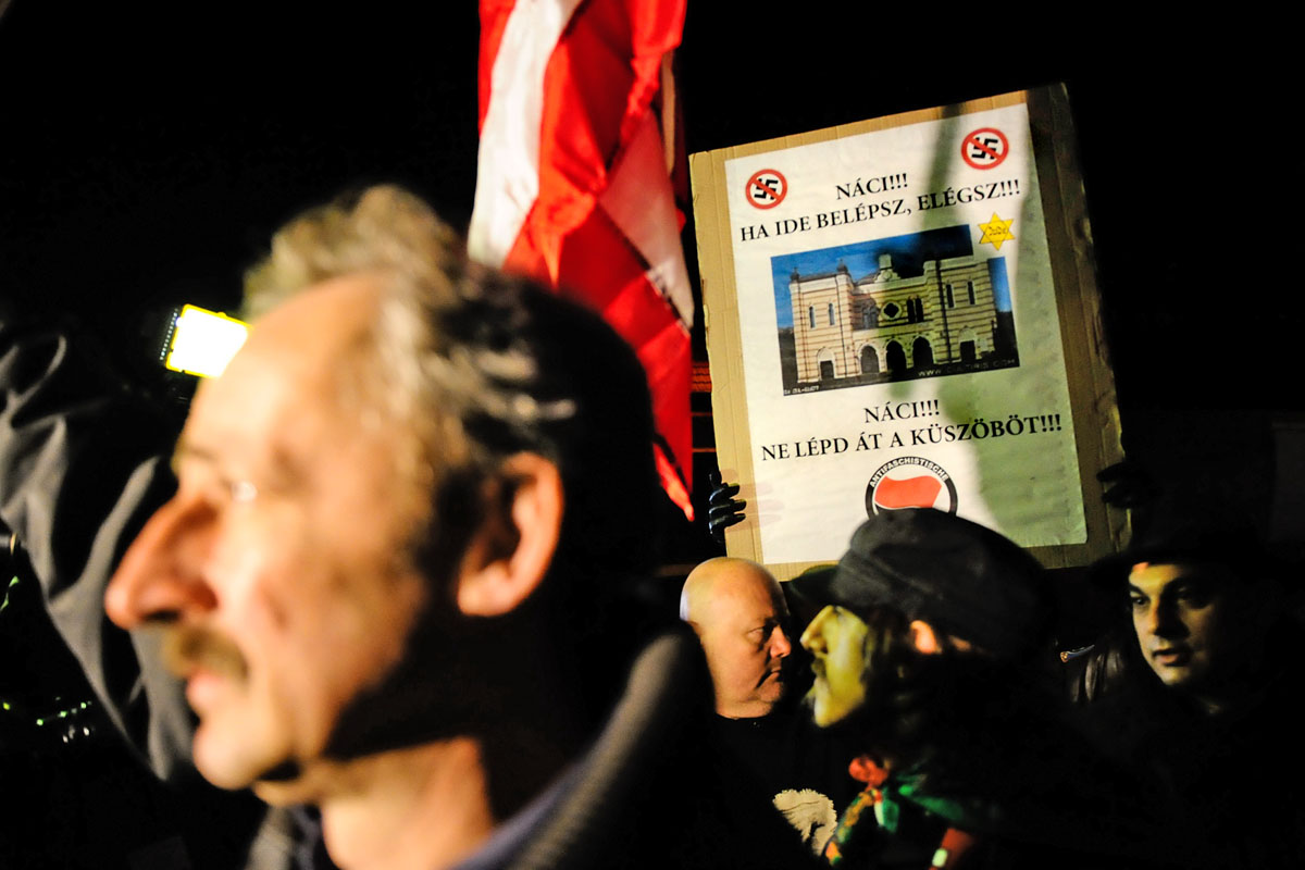 A Jobbik ellen tüntetnek Esztergomban