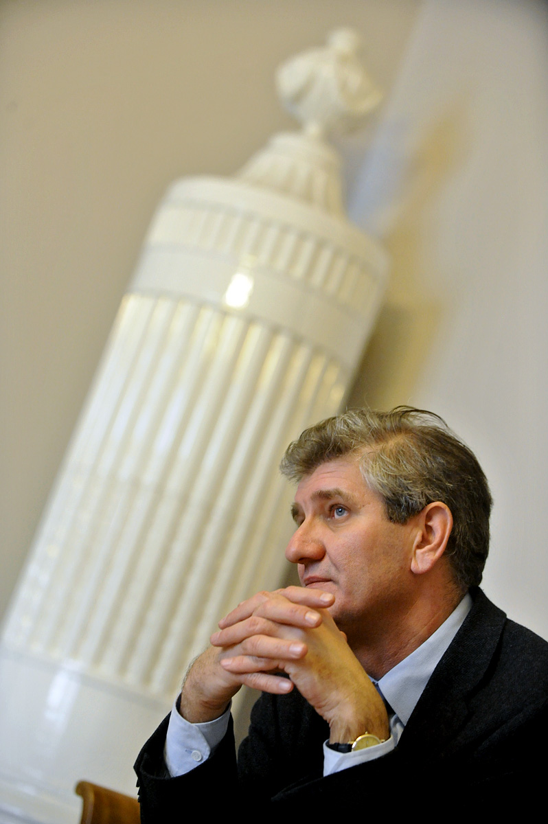 Dr Takács Imre, az Iparművészeti Múzeum vezetője