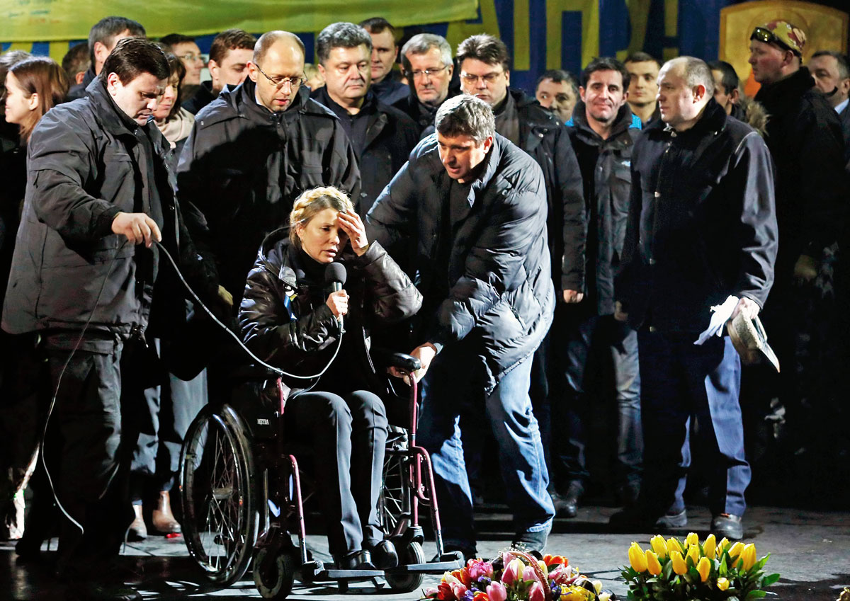 A kijevi kormányellenes tüntetőkhöz készül szónoklatot intézni tolószékéből Julija Timosenko volt miniszterelnök