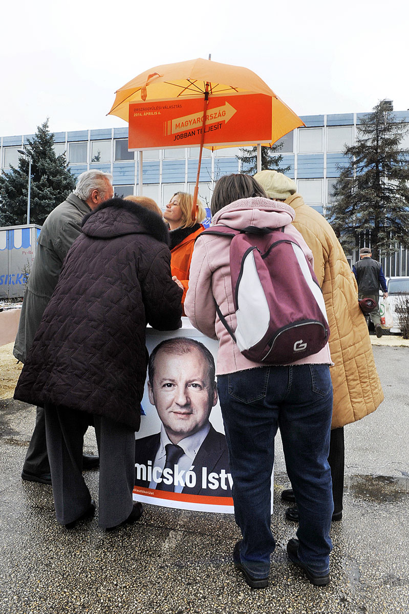 A Fidesz már csak erődemonstrációt tart a gyűjtéssel