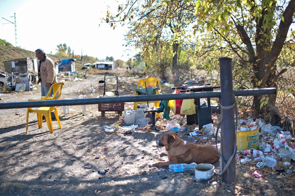 Zugló, 2011. október 16. Vihar előtti csönd. Két nappal később eldózerolták a hajléktalanok viskóit