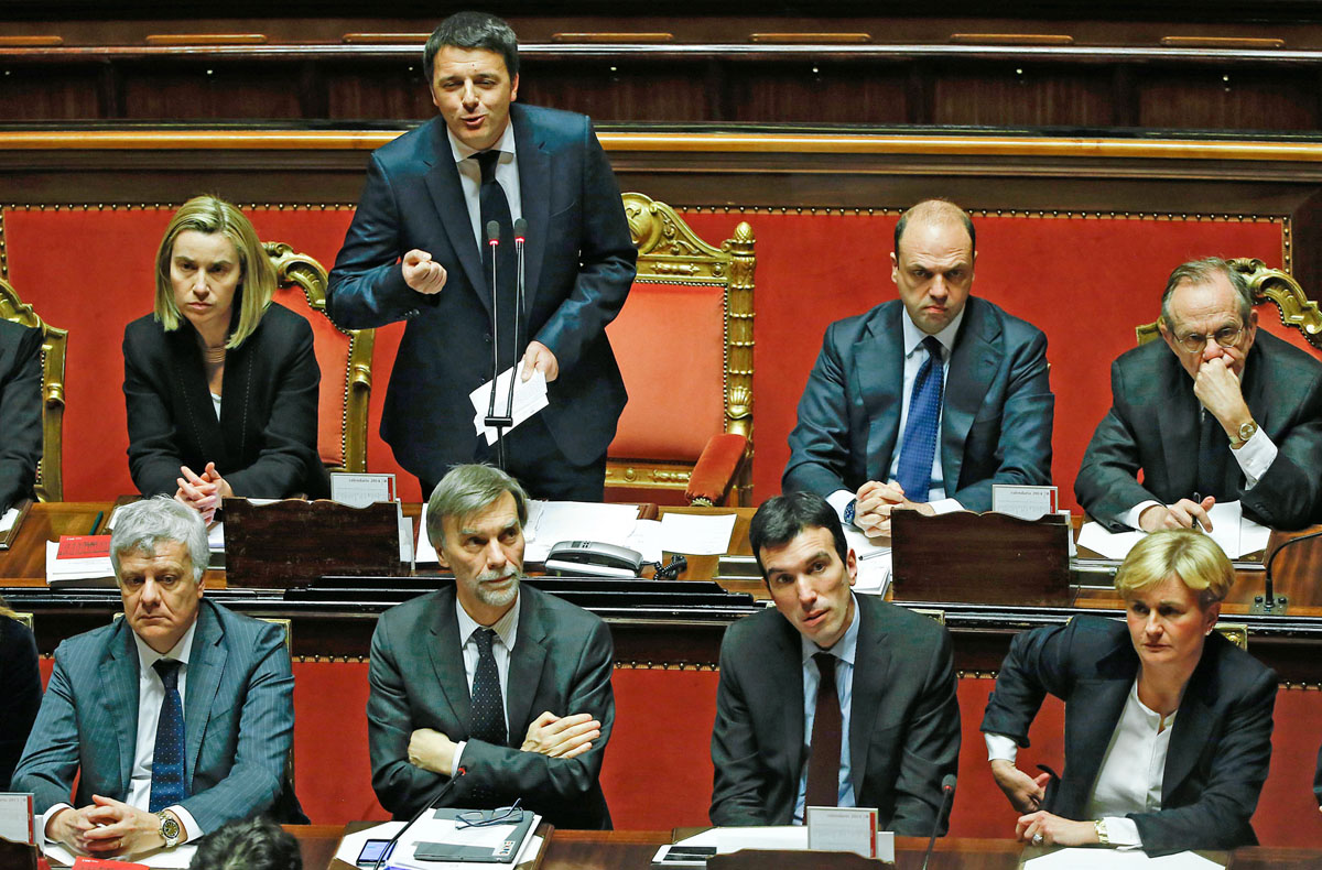 Renzi a szenátusban beszél, támogatást kérve a kormányának