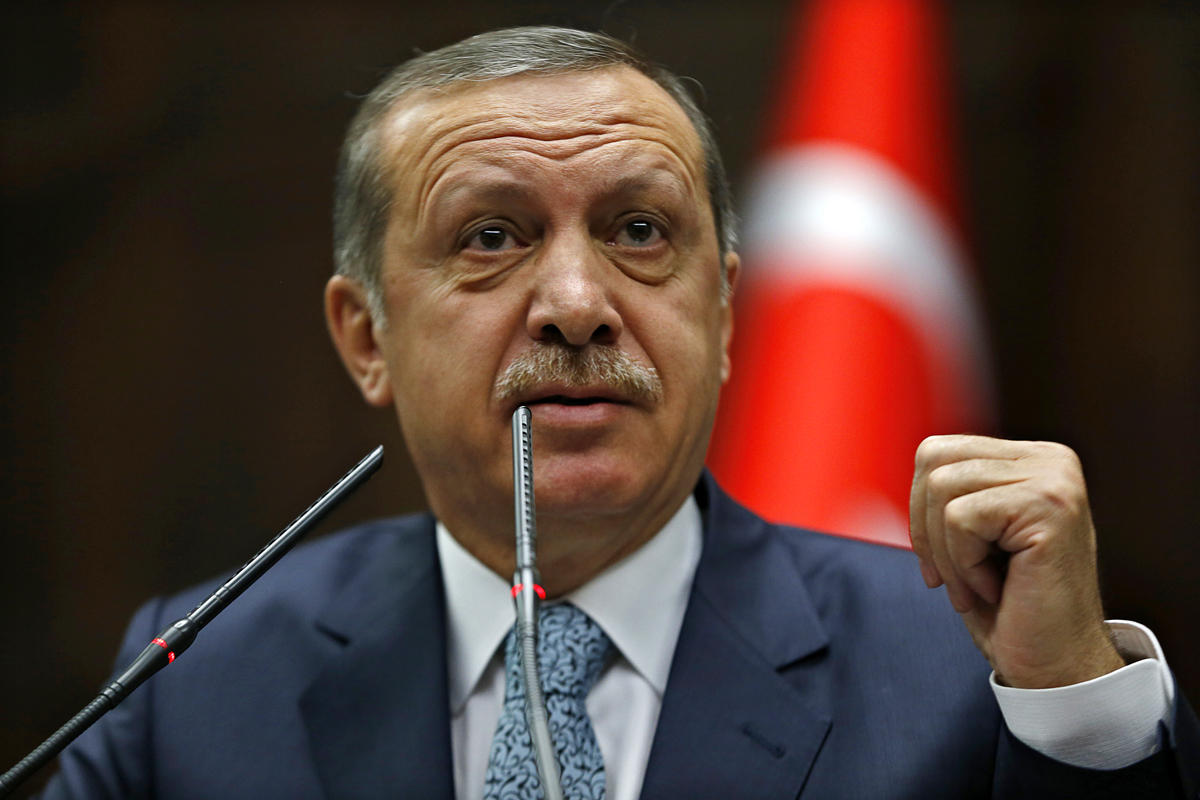 Erdogan a felvétel nyilvánosságra kerülése napján pártja frakciója előtt