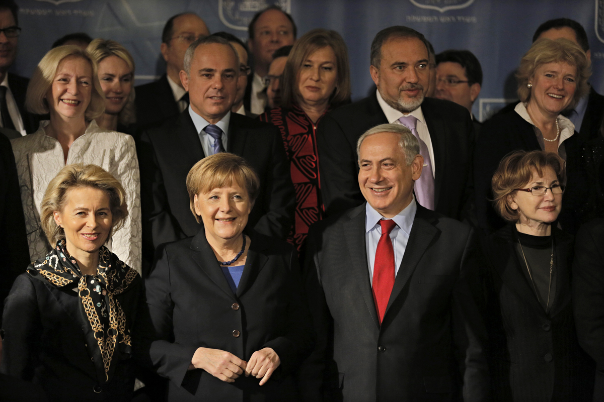 Merkel szinte teljes kormányát elvitte magával Izraelbe - ha mást nem is, Netanjahu ezt nagyra értékelte