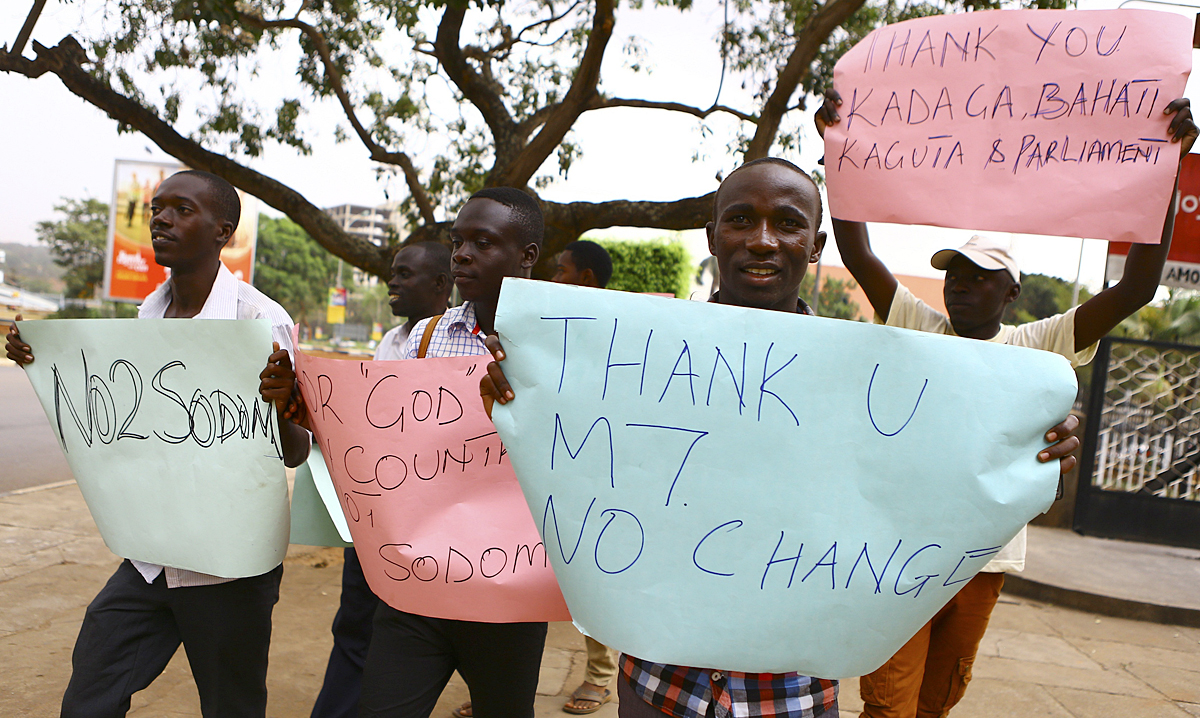 Kampalában hétfőn csak ünnepelni lehetett a homoszexualitást büntető törvényt