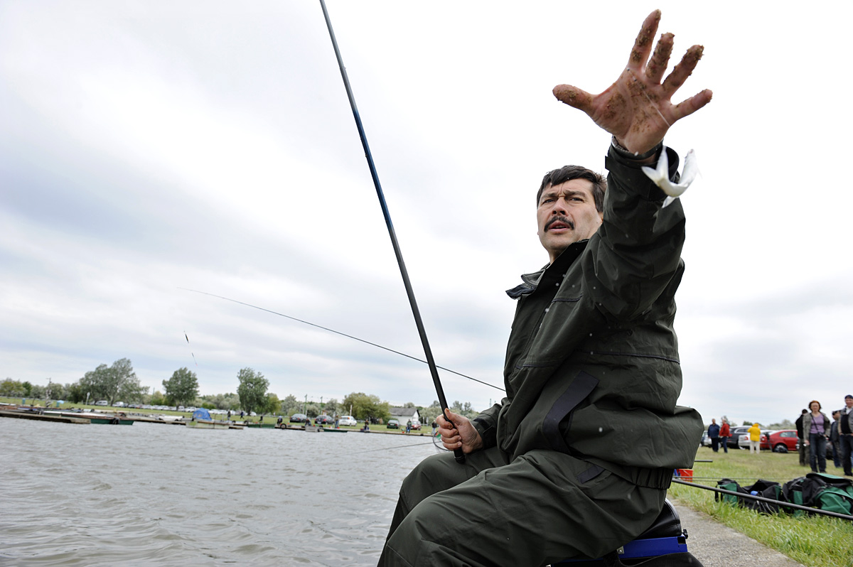 Áder János egy velencei-tavi tavalyi horgászversenyen. „Halas” témákban fontos döntés nem születhet a megkérdezése nélkül