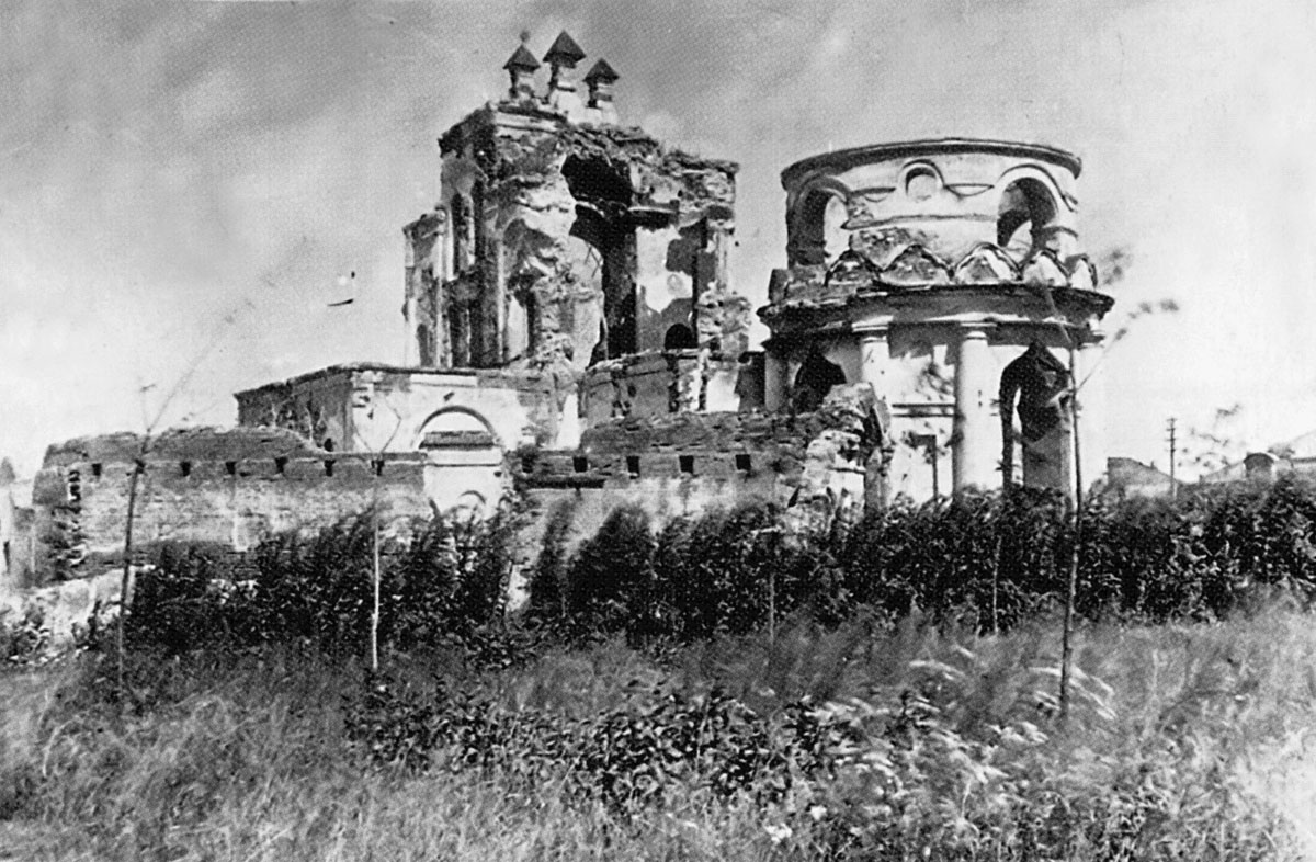 Egy magyar katonák által lerombolt templom maradványai
