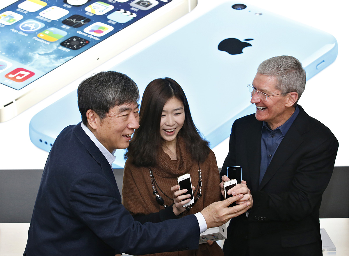 Tim Cook az iPhone kínai bemutatásán - minden a távol-keleti piacon múlhat