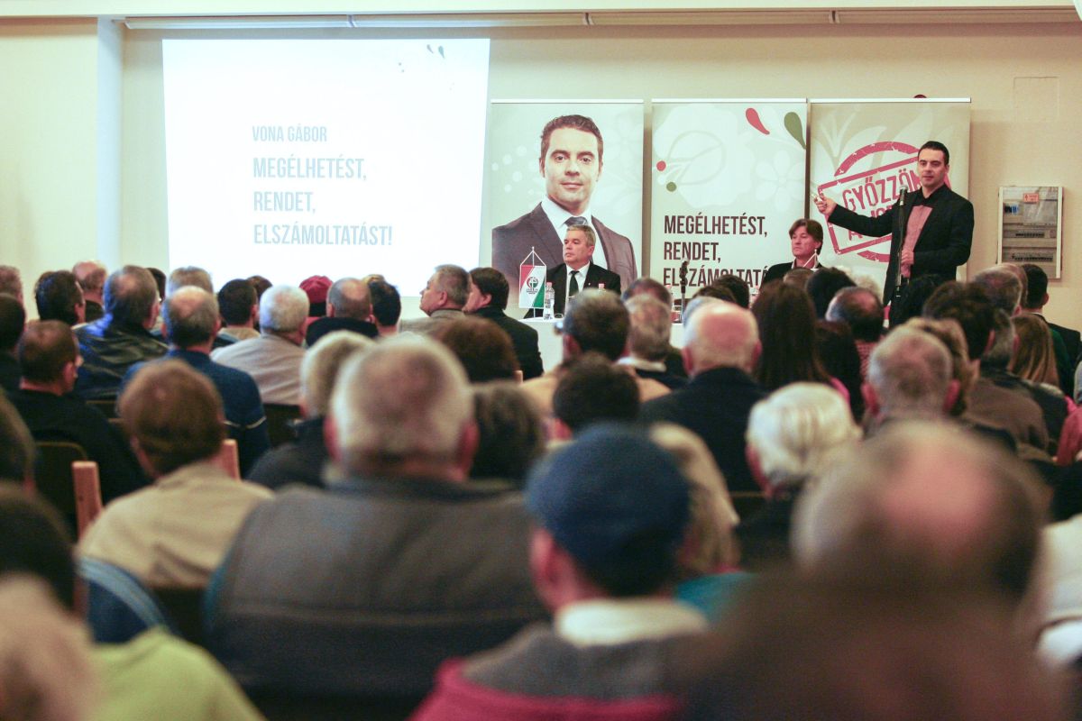 Vona Gábor ajánlja a Jobbik listáját, amelyet harmadik jelölő szervezetként jóváhagyott a választási iroda