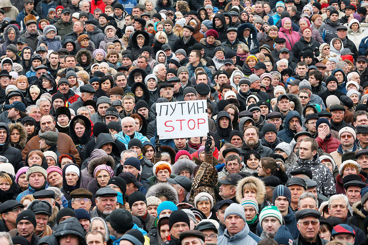 Putyin állj! – a Majdanon tüntet a kijevi tömeg