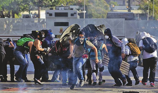 Diáklázadással indult a caracasi tüntetéssorozat