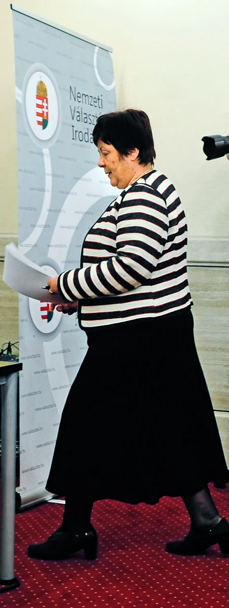 Pálffy Ilona a választási iroda sajtótájékoztatóján