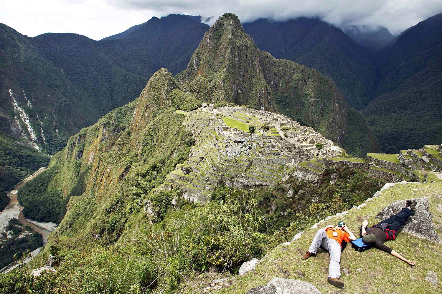 Turisták 2010-ben az inka romvárosnál. Terjed a feltűnési viszketegség
