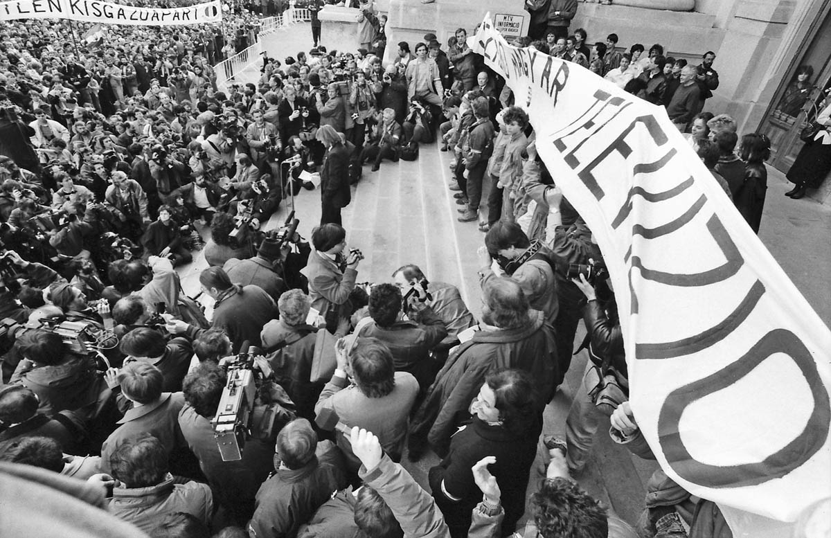 Huszonöt éve – Cserhalmi György és a tüntetők akkor szimbolikusan foglalták el a tévét