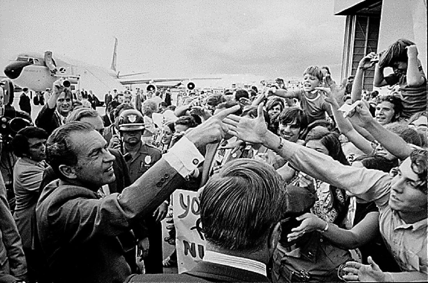 Richard M. Nixon 1972-ben kezdte meg második elnöki ciklusát az USA-ban. Két évvel később a Watergate-botrány miatt le kellett mondania.