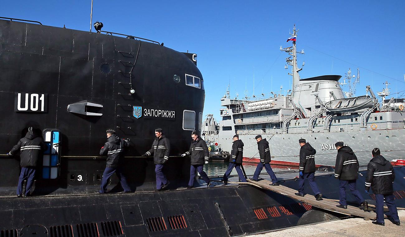 Orosz haditengerészek elfoglalják az ukrán hadiflotta egyetlen tengeralattjáróját, a Zaporizzsját a Krím félszigeten fekvo Szevasztopolban