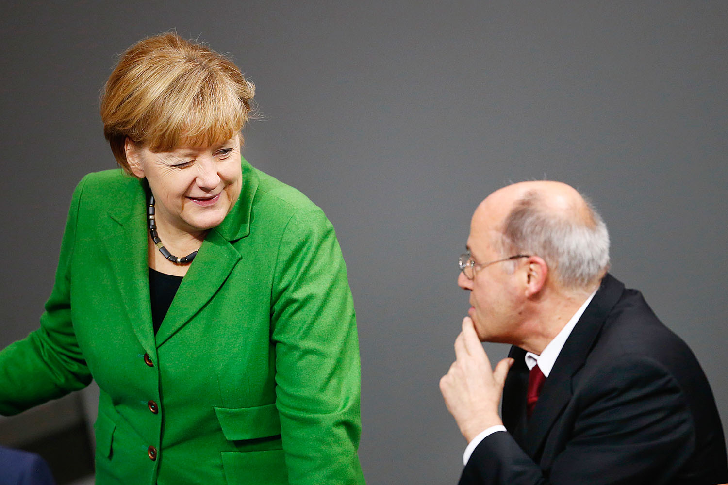 Merkel kancellár és Gregor Gysi, a Baloldali Párt frakcióvezetője. Szót értenek egymással