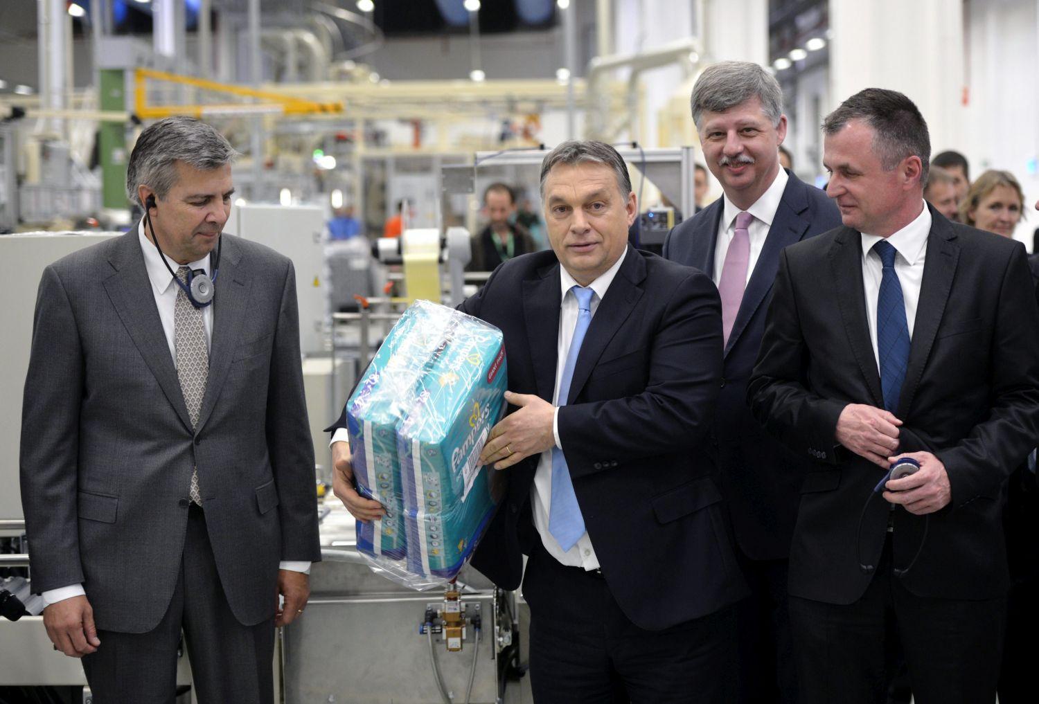 Orbán Viktor gyárlátogatással segíti a Fidesz gyöngyösi kampányát Vona Gábor ellen
