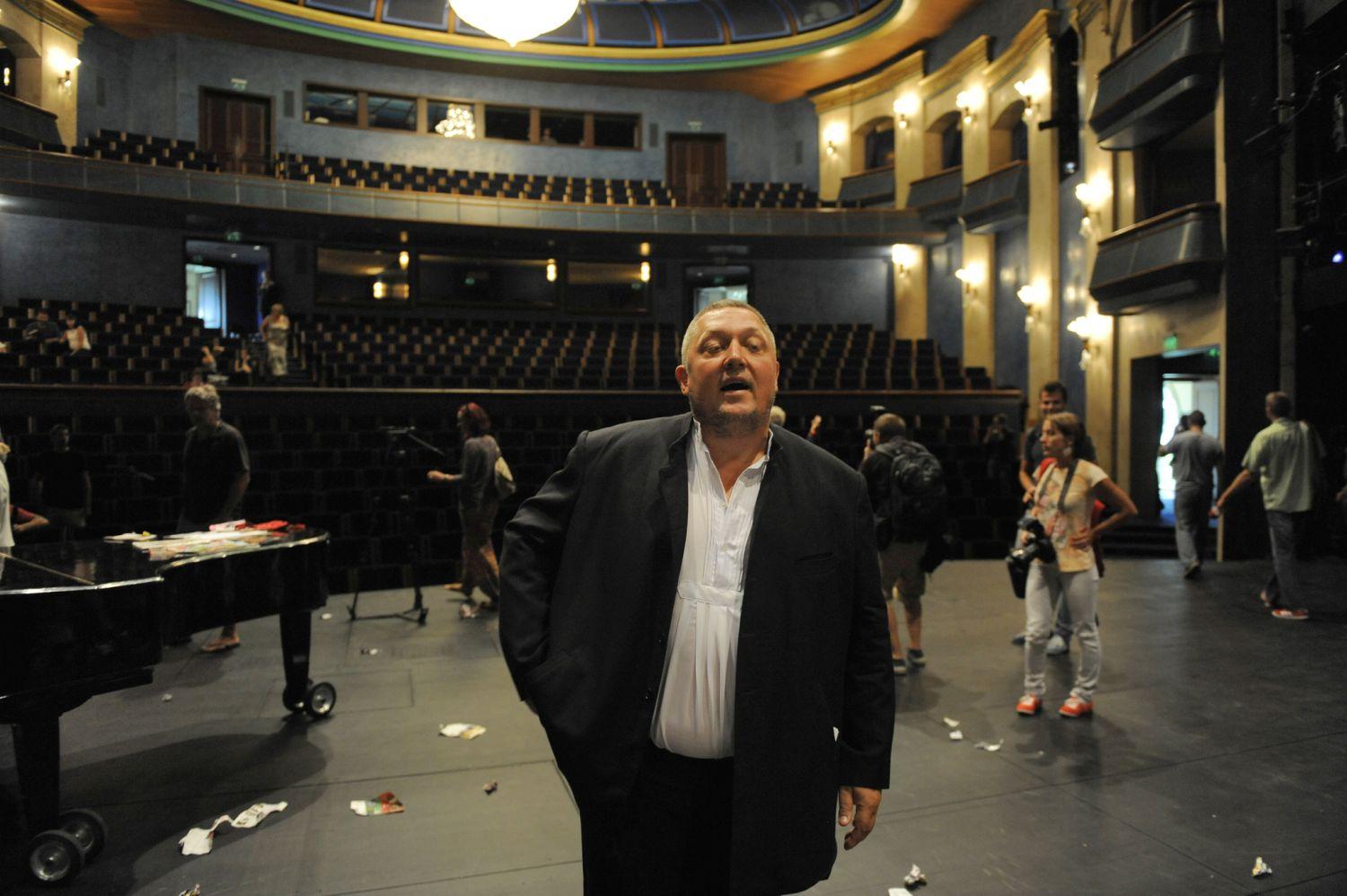 Vidnyánszky Attiláé itt a tér - az új igazgató a Nemzeti Színház színpadán