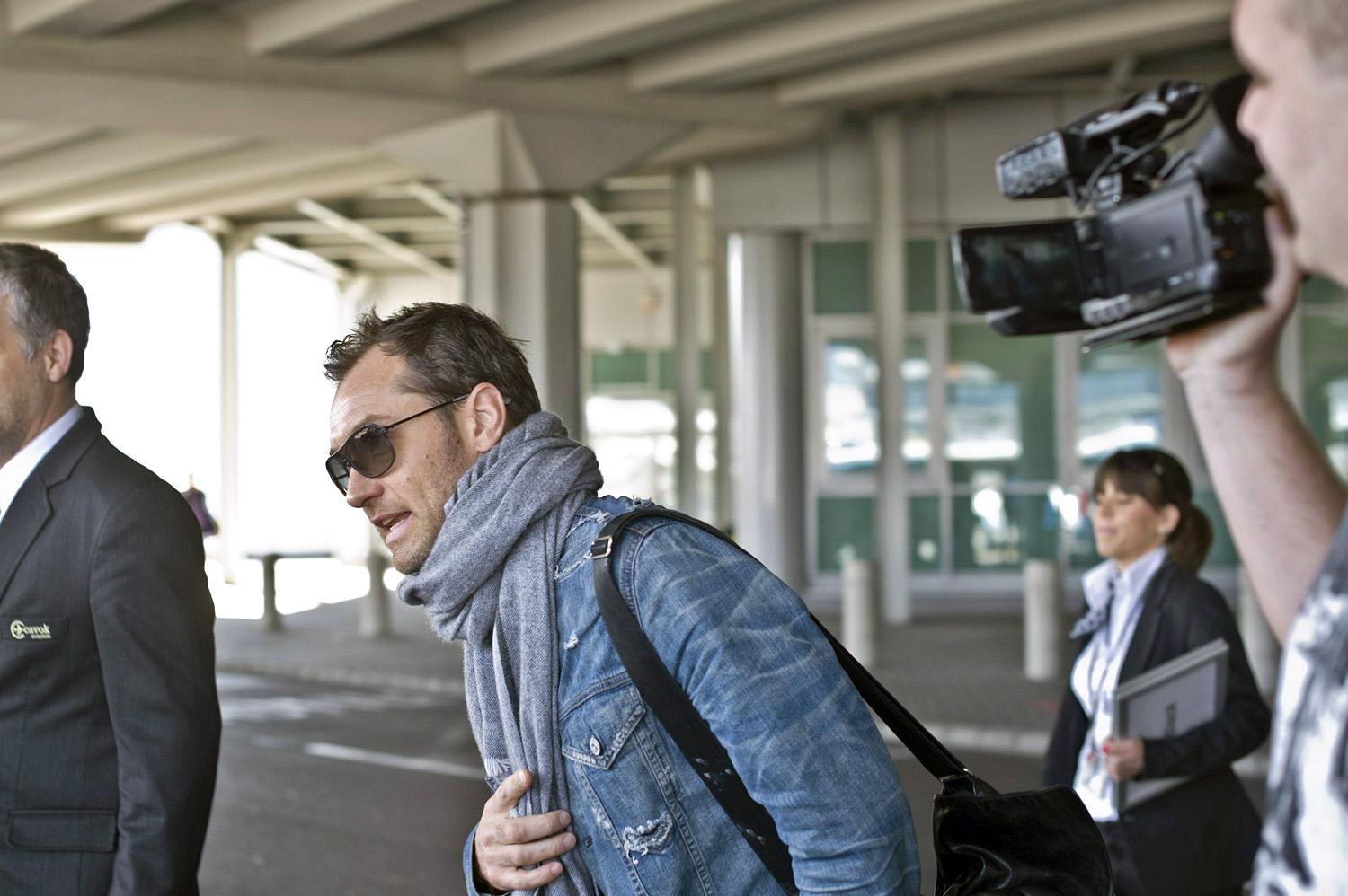 Március 29-én hazánkba érkezett Jude Law