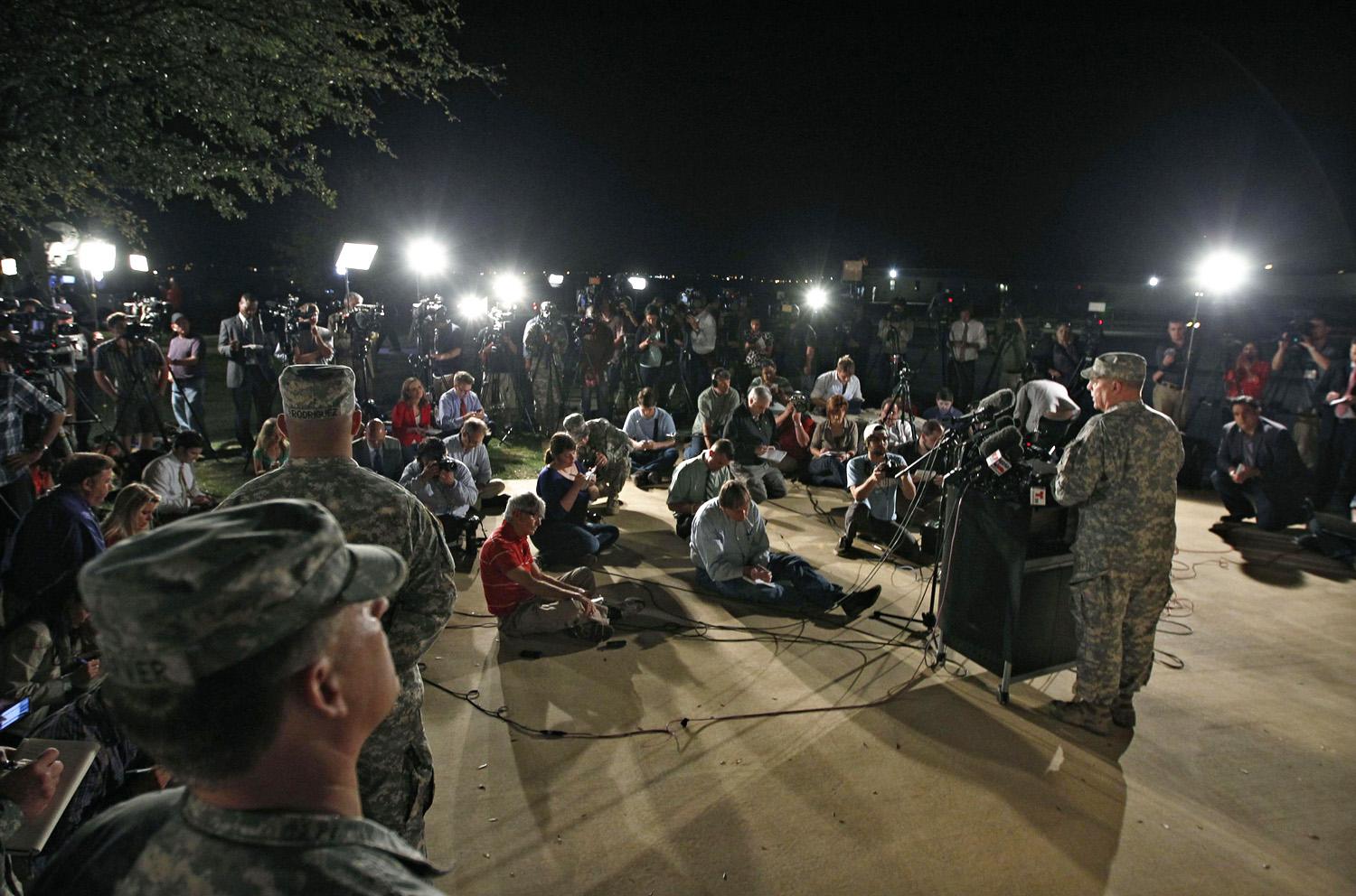 Négy halottja és 16 sebesültje van a texasi Fort Hood katonai bázison szerdán történt lövöldözésnek