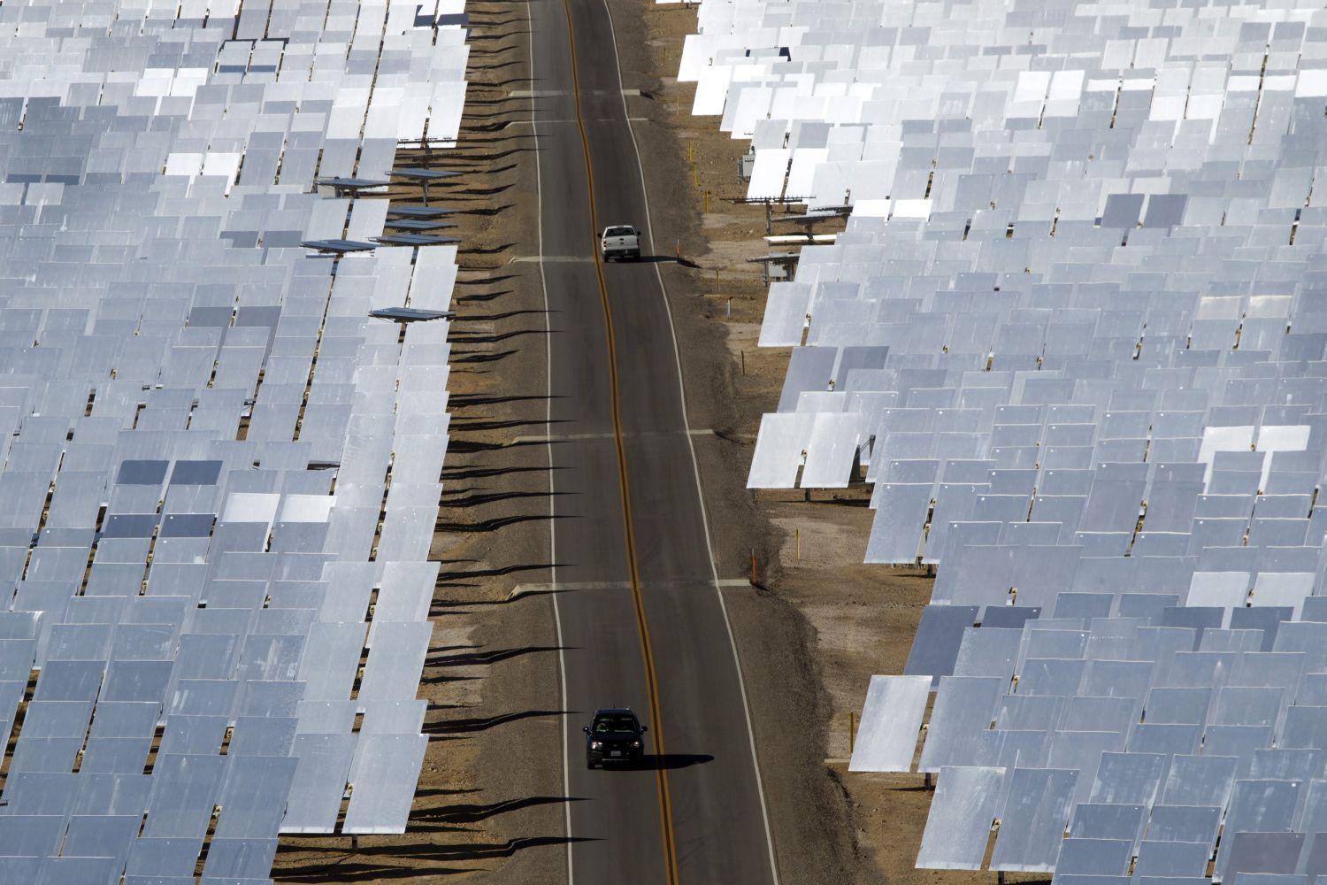 A világ legnagyobb napelemekre épülő energiaparkja 140 ezer háztartást képes ellátni energiával