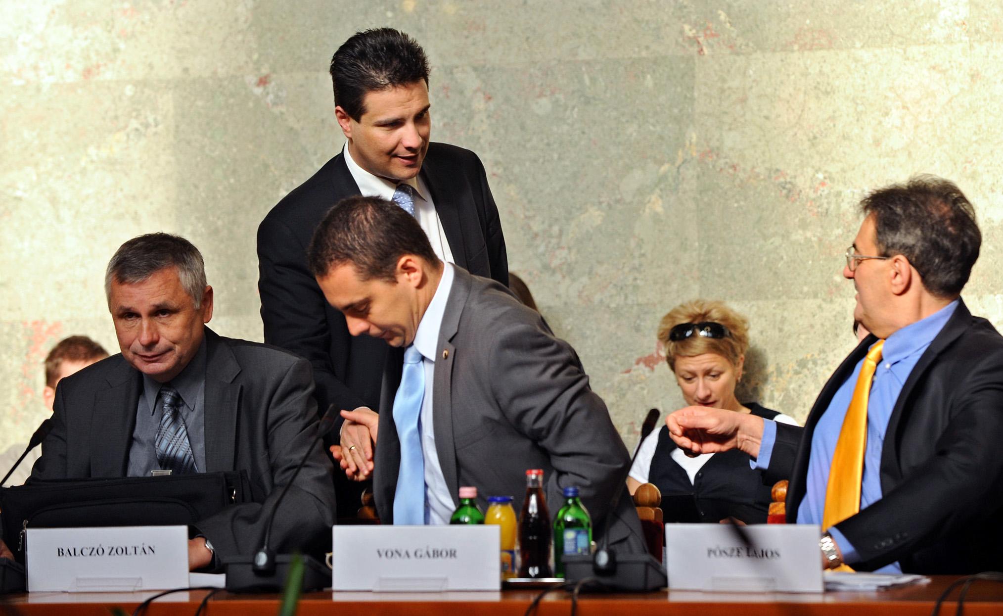 Rendpártiságban az MSZP nem fog versengeni a Jobbikkal
