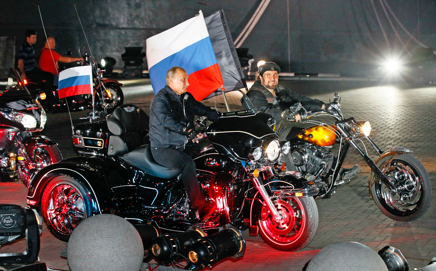 Éjszakai száguldás. Putyin és Zaldosztanov Novorosszijszkban 2011 augusztusában