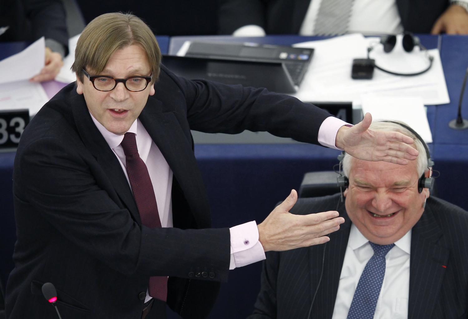 Joseph Daul felkavarta az unalomba fulladó EP-kampányt - balra Guy Verhofstadt, a liberálisok vezére