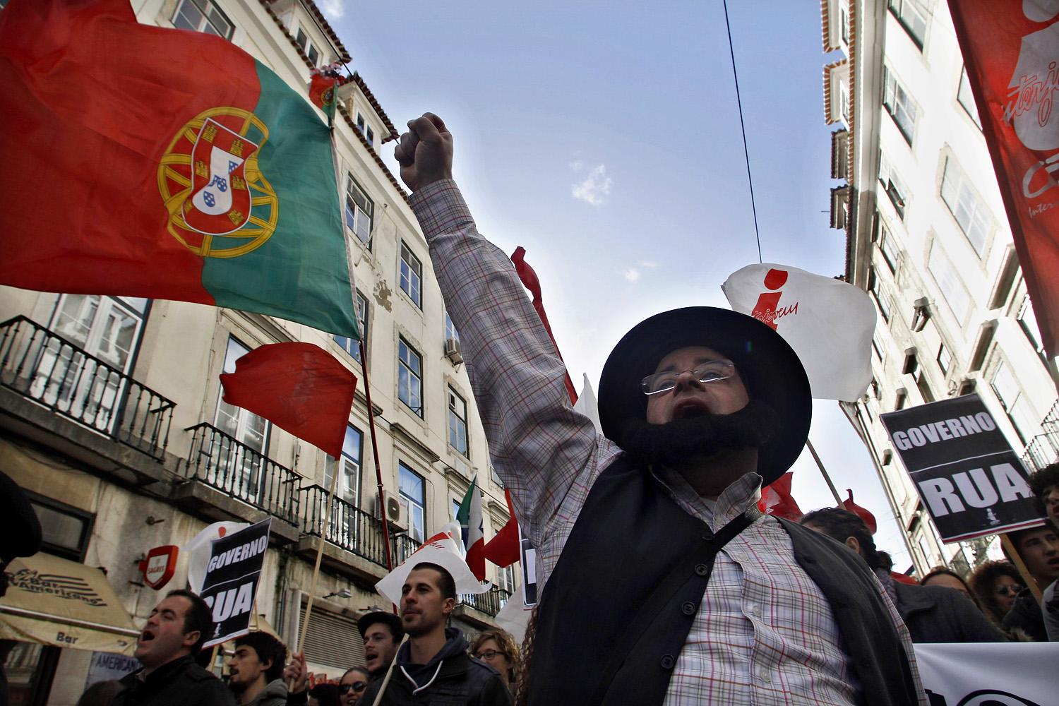 A portugál szakszervezetek a megszorítások végét követelik - a piacok attól tartanak, választások előtt a kormány meghallja hangukat