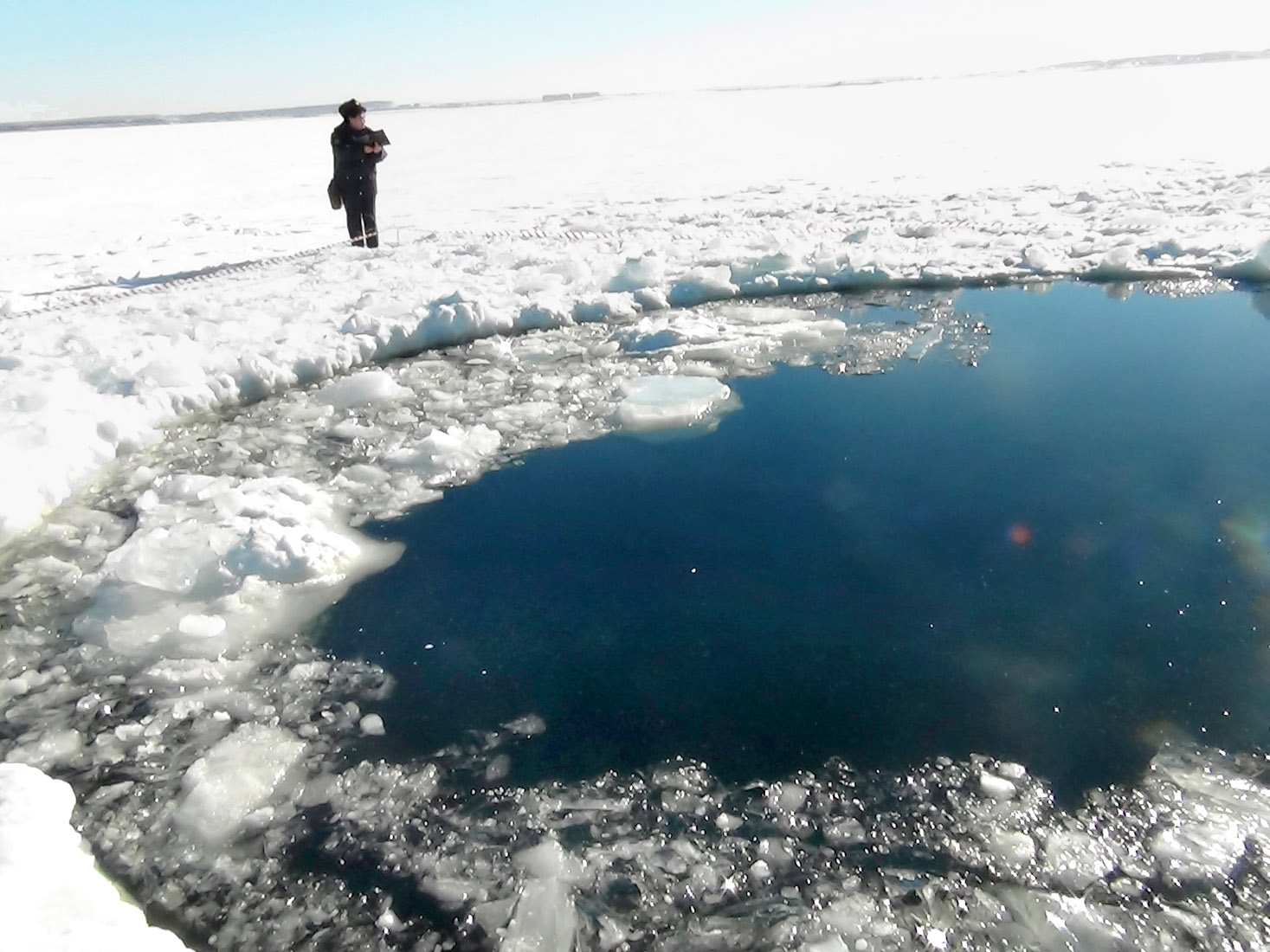 Ekkora léket ütött a szibériai tóba a Cseljabinszk mellett becsapódott meteor egyik darabja
