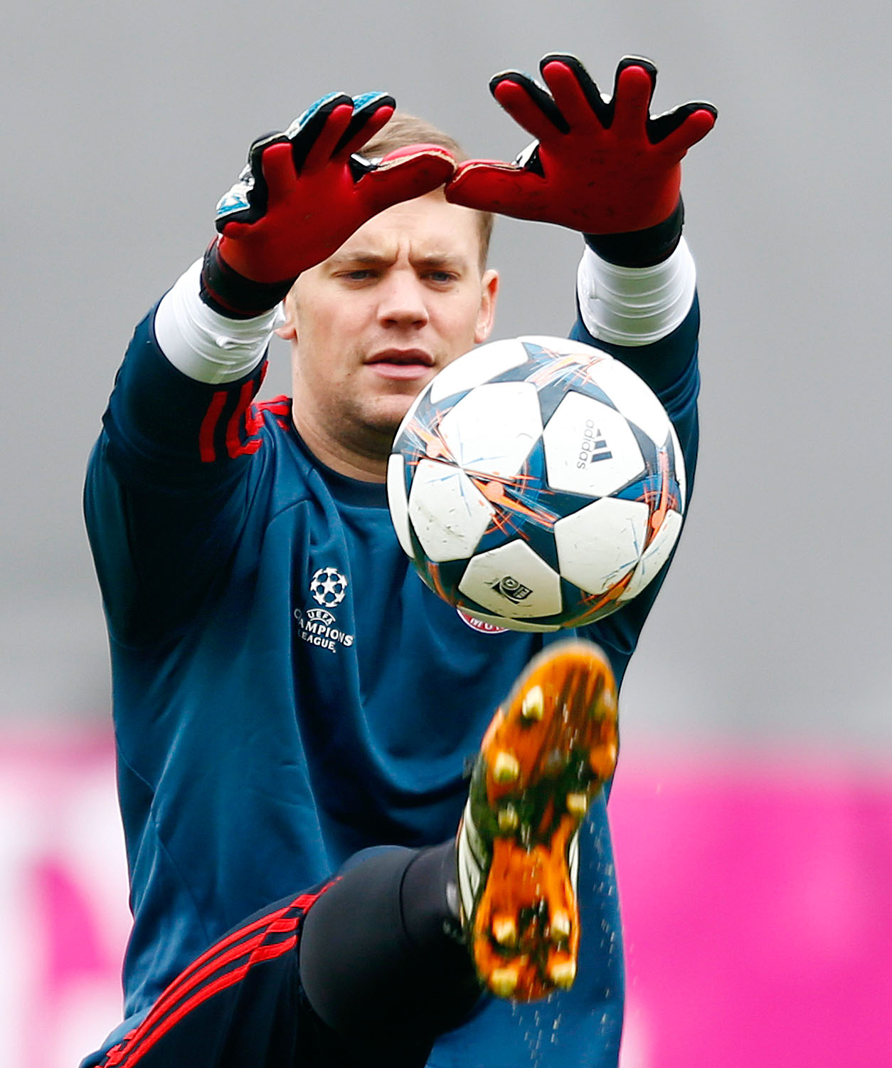 Neuer (Bayern): kézzel-lábbal próbálkozik