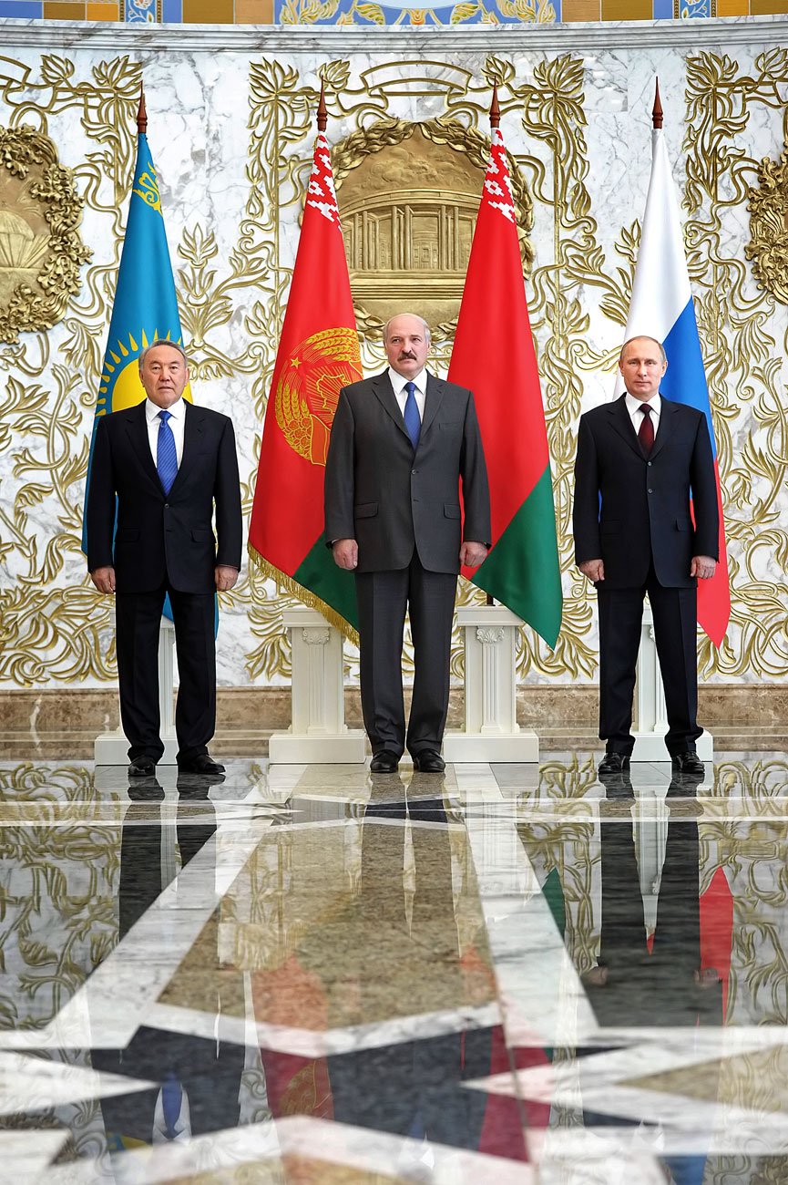 Putyin orosz, Nazarbajev kazah és Lukasenko belorusz elnök. Erős csapat
