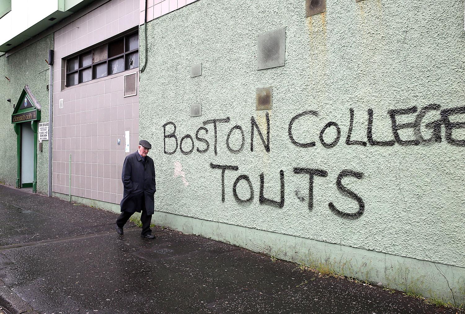 A Boston College informátorait elítélő graffiti Belfastban