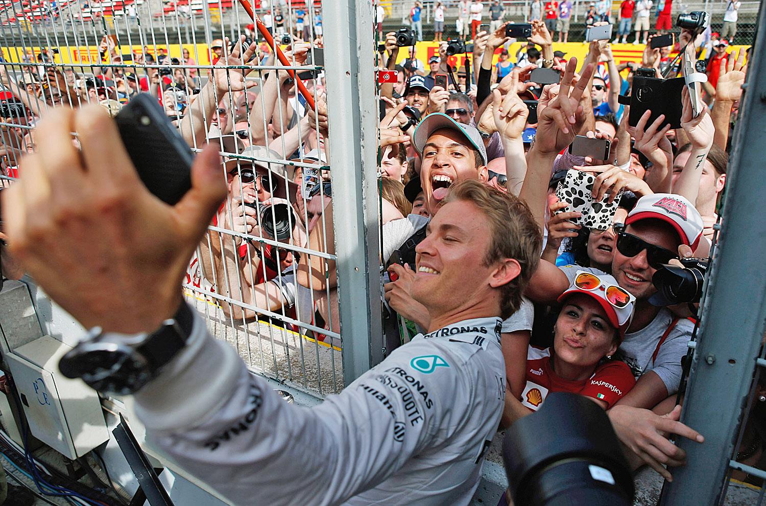 Rosberg szelfizéssel múlatja bánatát