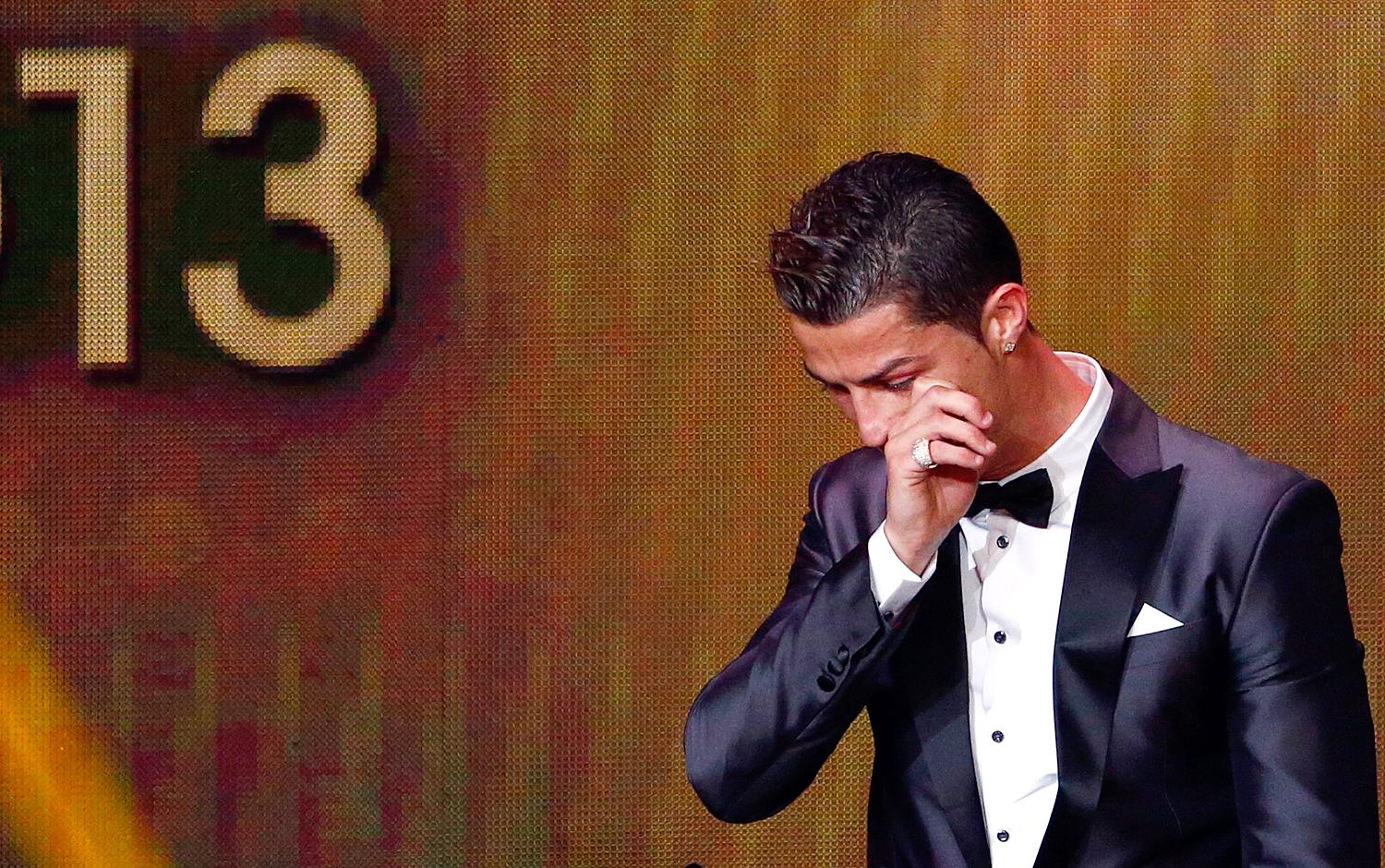 Cristiano Ronaldo a meghatottságtól könnyezik