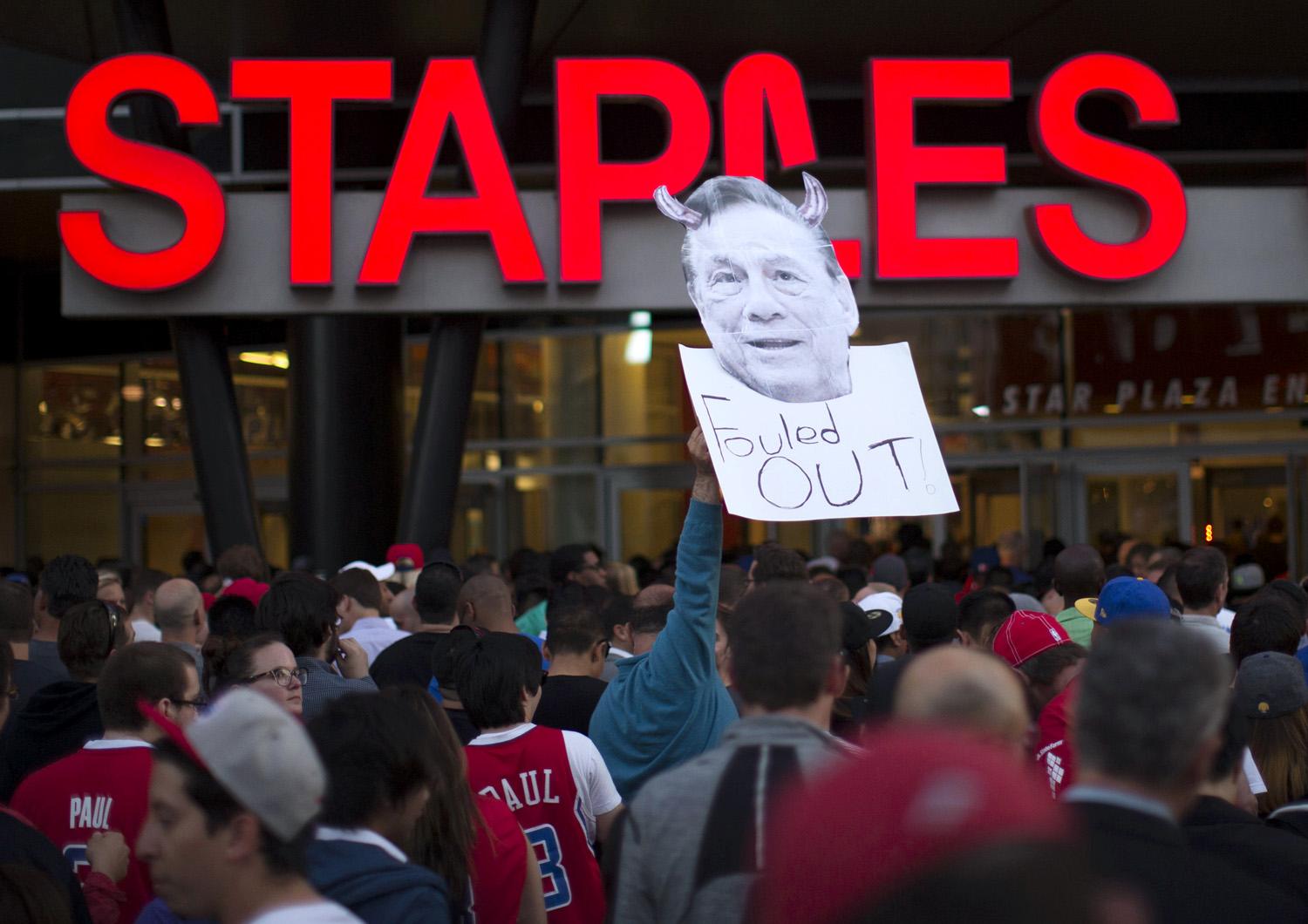 Drukkerek tüntetnek a tulajdonos ellen a Clippers központjánál