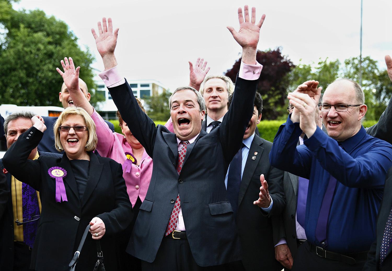 Nigel Farage UKIP-elnök ünnepel a dél-angliai Basildonban