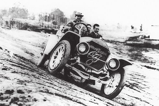 Felvezető autó 1911-ből...